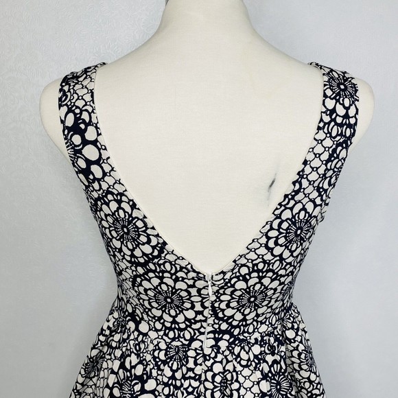 The Impeccable Pig Sz S Navy Blue White Floral Fit and Flare Dress - Picture 9 of 14